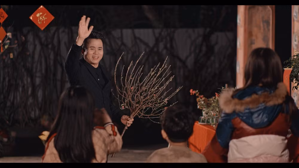 Ê kíp đã xây dựng một khu chợ đậm chất chợ xuân. Ê kíp đã xây dựng một khu chợ đậm chất chợ xuân.
