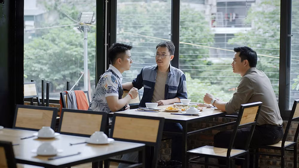 Ba ông chồng tìm cách "hàn gắn" những cô vợ của mình.