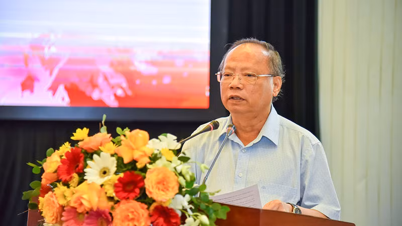Phó Giáo sư, Tiến sĩ Phan Trọng Thưởng phát biểu tại Hội thảo.