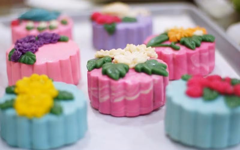 Bánh Trung thu hiện đại. Bánh Trung thu hiện đại.