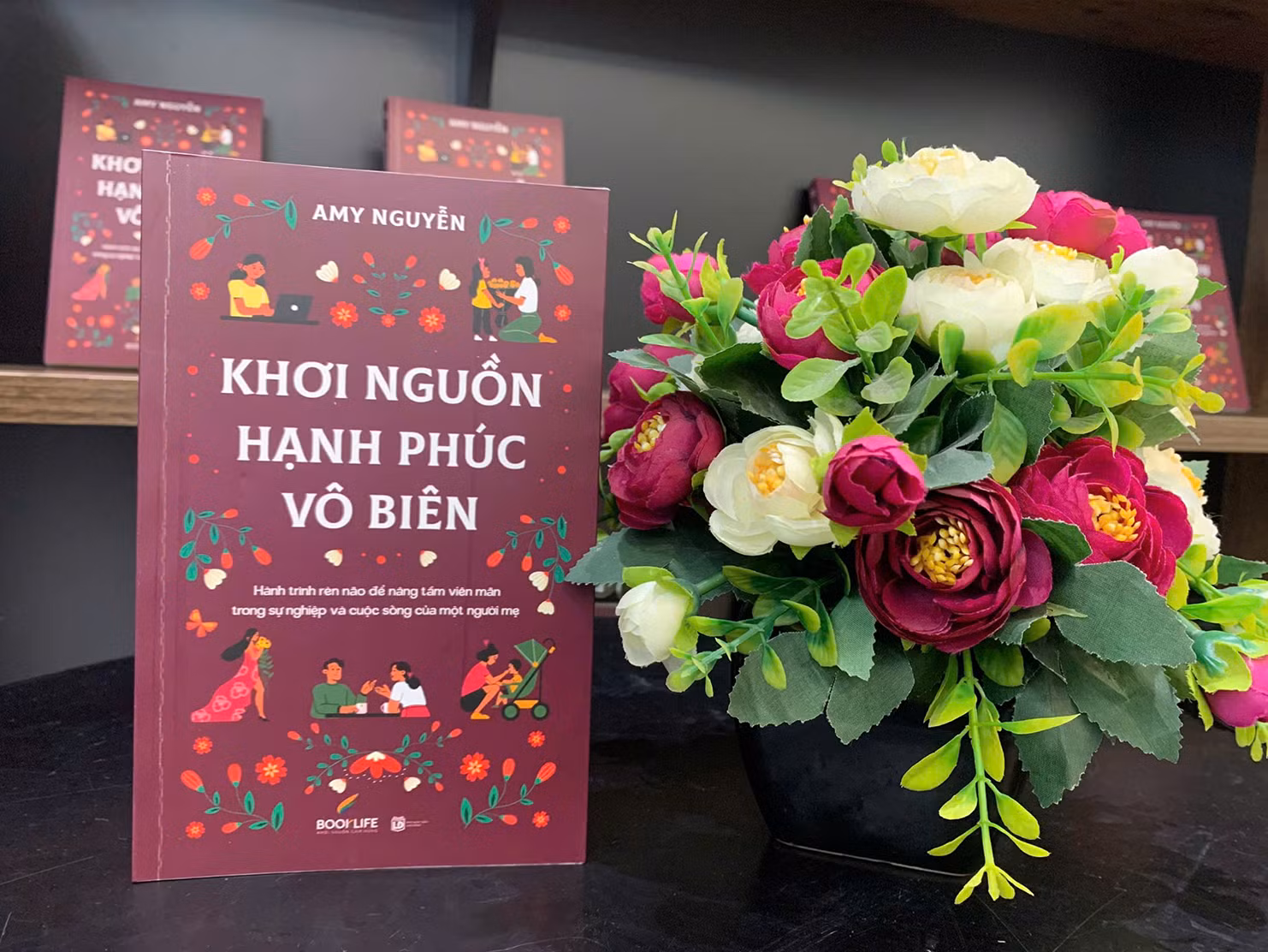 Sách “Khơi nguồn hạnh phúc vô biên”.