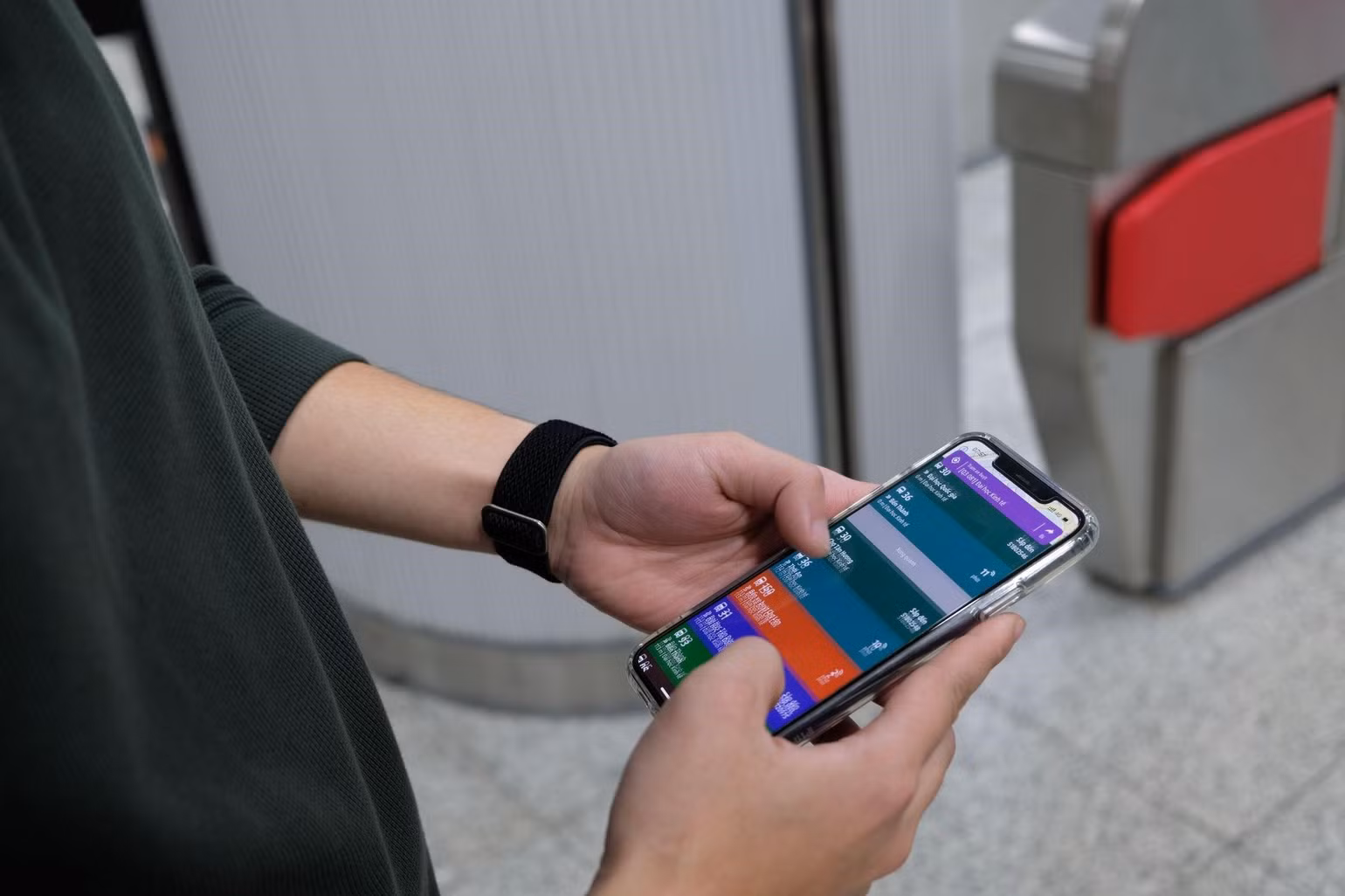 Ứng dụng HCMC Metro HURC có nhiều tính năng nổi bật như: Thông tin vé; Tra cứu lộ trình tuyến; Xem sơ đồ các ga tàu; Kiểm tra chi phí vé dựa trên tuyến đường; Tìm thông tin các điểm vào ra tại từng ga… Ứng dụng HCMC Metro HURC có nhiều tính năng nổi bật như: Thông tin vé; Tra cứu lộ trình tuyến; Xem sơ đồ các ga tàu; Kiểm tra chi phí vé dựa trên tuyến đường; Tìm thông tin các điểm vào ra tại từng ga…