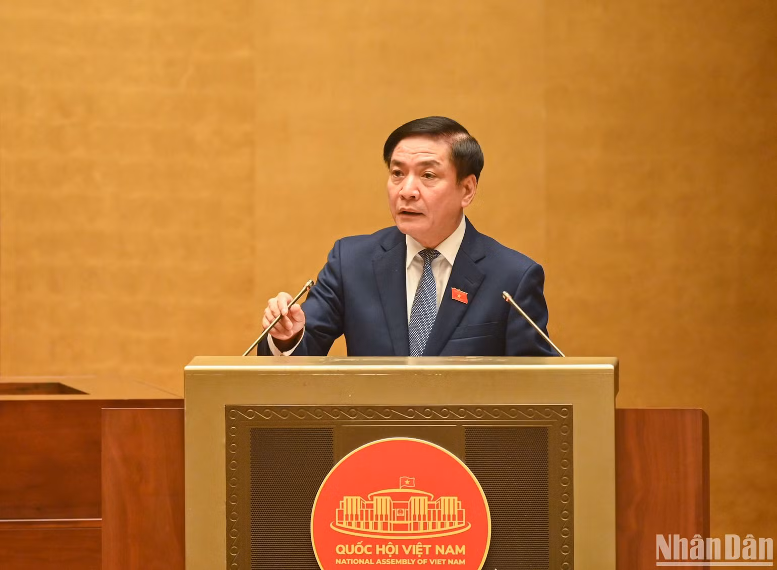 Tổng Thư ký, Chủ nhiệm Văn phòng Quốc hội Bùi Văn Cường phát biểu mở đầu hội nghị. Tổng Thư ký, Chủ nhiệm Văn phòng Quốc hội Bùi Văn Cường phát biểu mở đầu hội nghị.