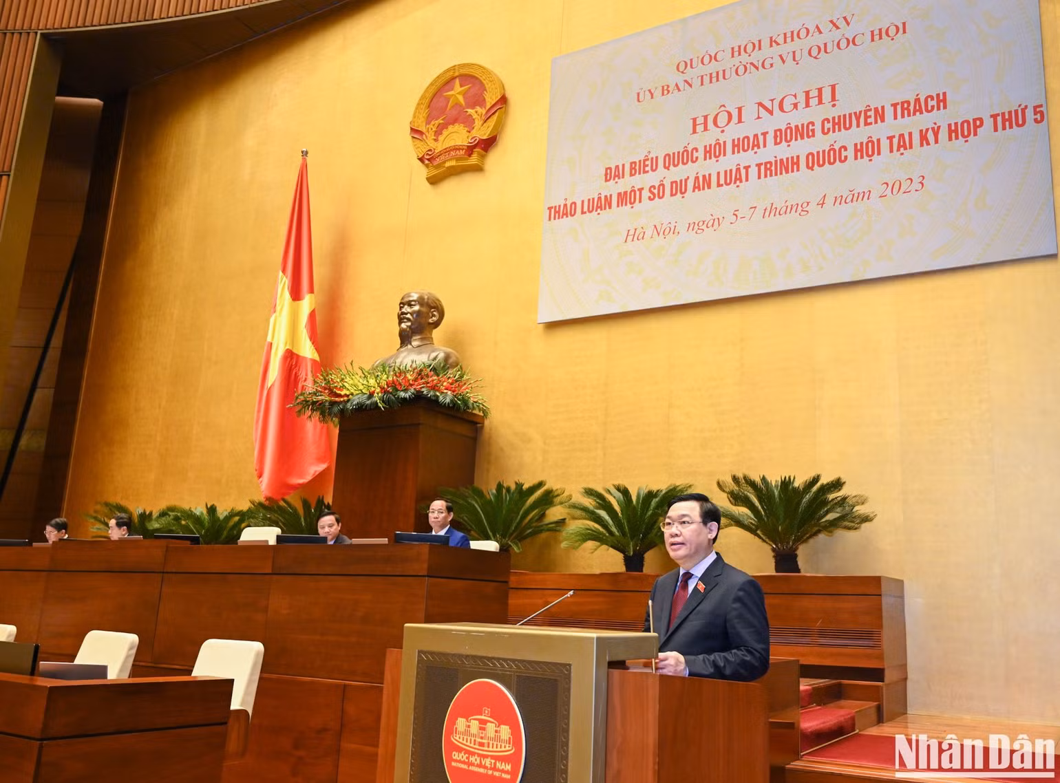 Chủ tịch Quốc hội Vương Đình Huệ phát biểu khai mạc hội nghị. Chủ tịch Quốc hội Vương Đình Huệ phát biểu khai mạc hội nghị.