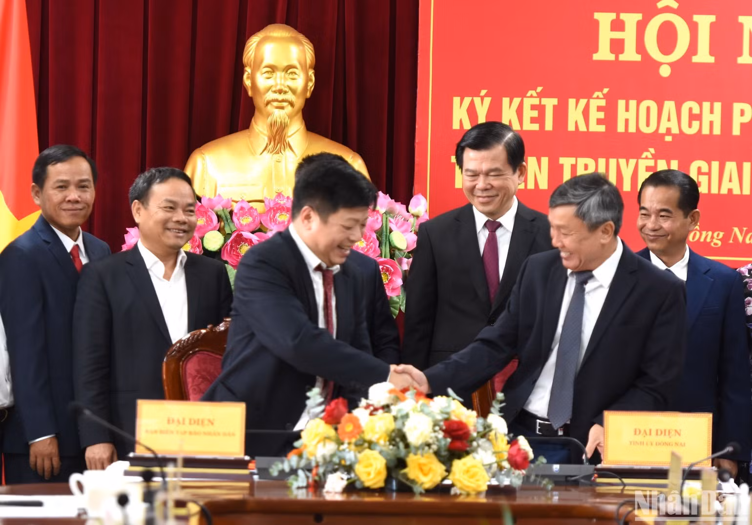 Lễ ký kết Kế hoạch phối hợp công tác tuyên truyền giữa Báo Nhân Dân và Tỉnh ủy Đồng Nai đã diễn ra thành công. Lễ ký kết Kế hoạch phối hợp công tác tuyên truyền giữa Báo Nhân Dân và Tỉnh ủy Đồng Nai đã diễn ra thành công.