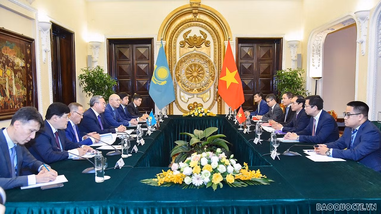 Toàn cảnh cuộc hội đàm giữa 2 Bộ Ngoại giao Việt Nam và Kazakhstan. (Ảnh: baoquocte.vn) Toàn cảnh cuộc hội đàm giữa 2 Bộ Ngoại giao Việt Nam và Kazakhstan. (Ảnh: baoquocte.vn)