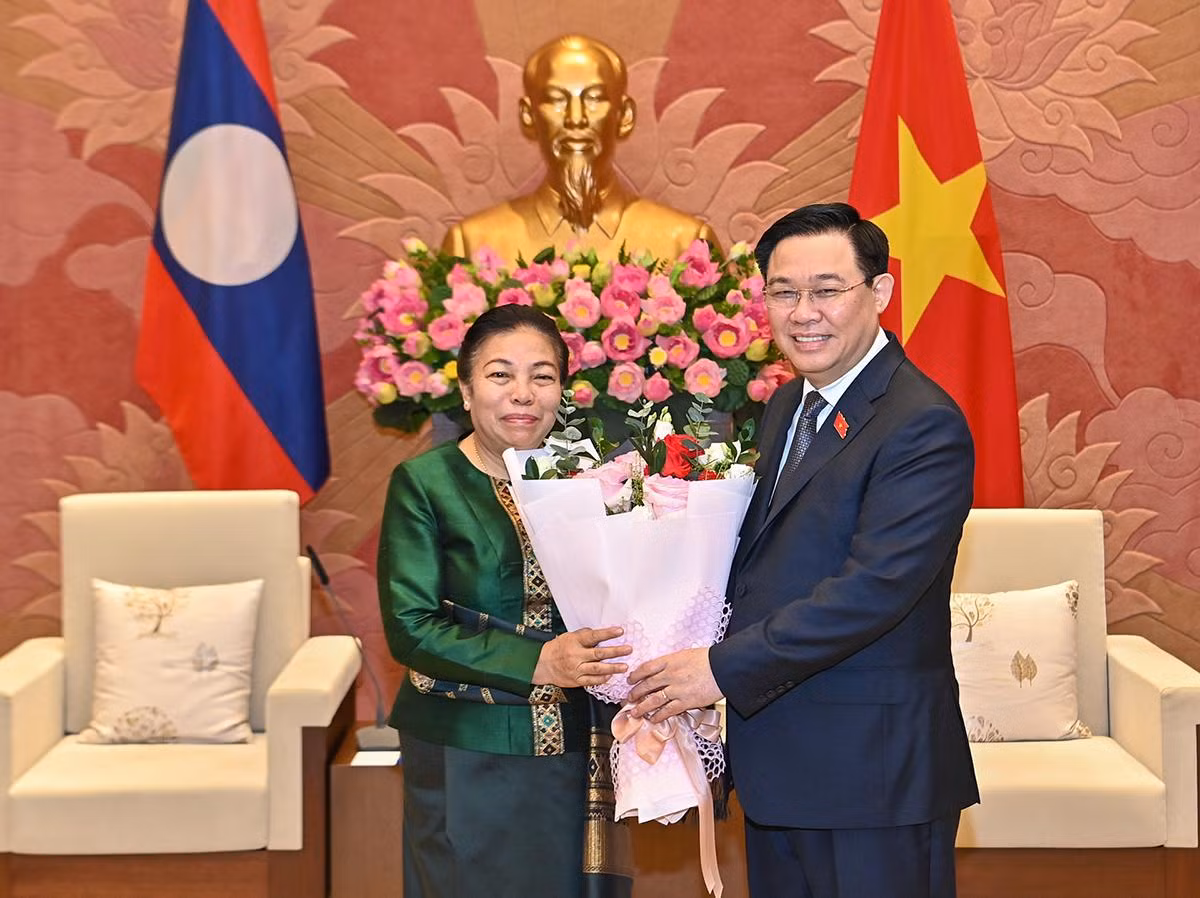 Chủ tịch Quốc hội Vương Đình Huệ tiếp Phó Chủ tịch Quốc hội Lào Sounthon Xayachak ảnh 1 Chủ tịch Quốc hội Vương Đình Huệ tiếp Phó Chủ tịch Quốc hội Lào Sounthon Xayachak ảnh 1