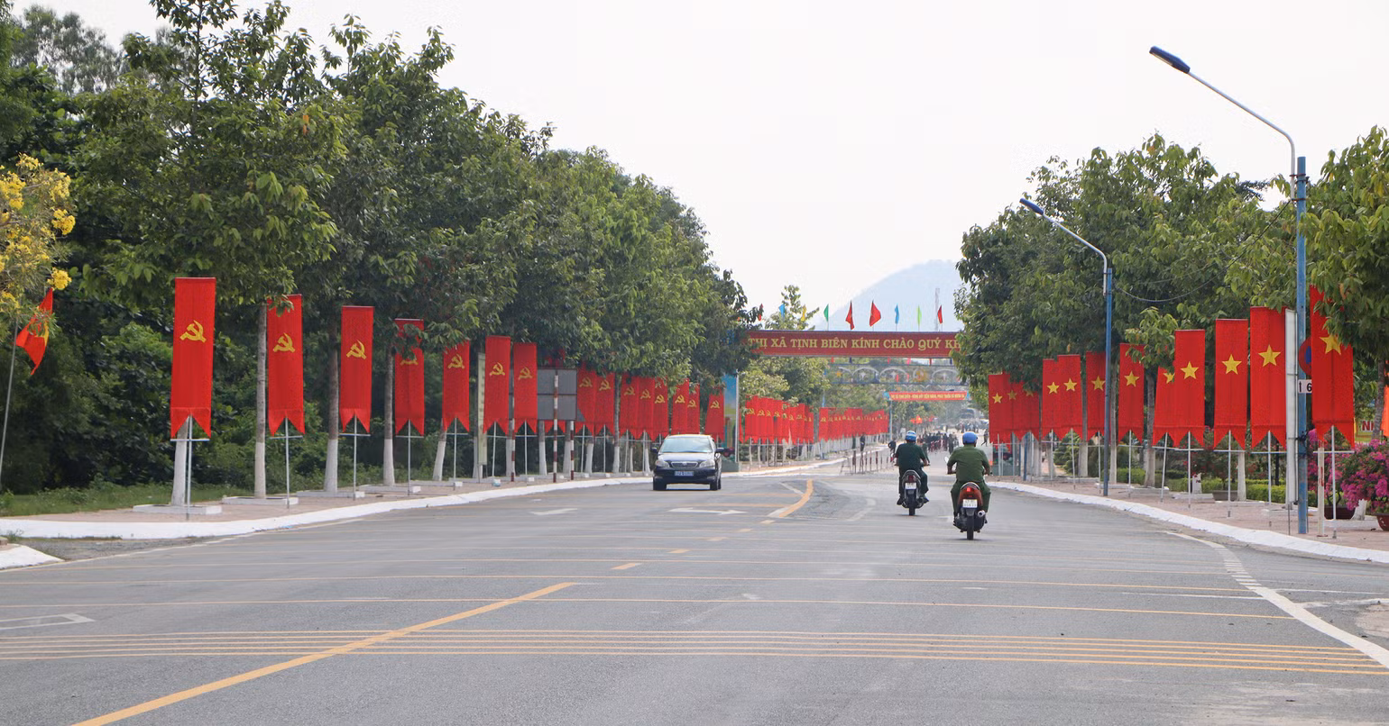 Một góc thị xã Tịnh Biên, tỉnh An Giang. Một góc thị xã Tịnh Biên, tỉnh An Giang.