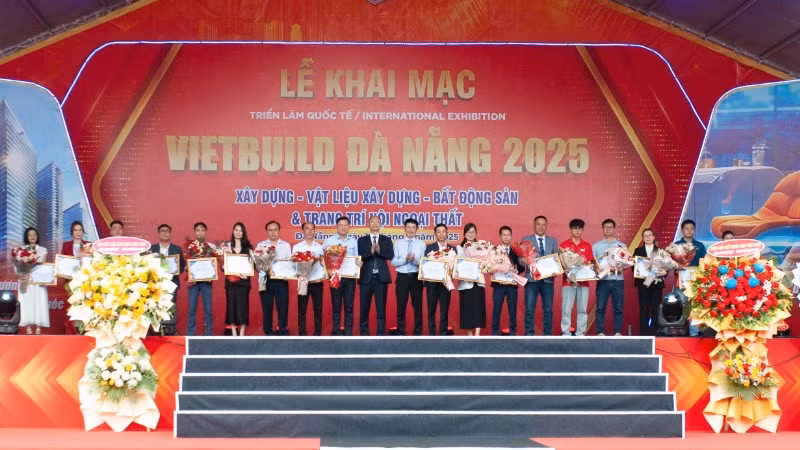 Công bố các gian hàng quy mô đẹp và ấn tượng tại triển lãm.