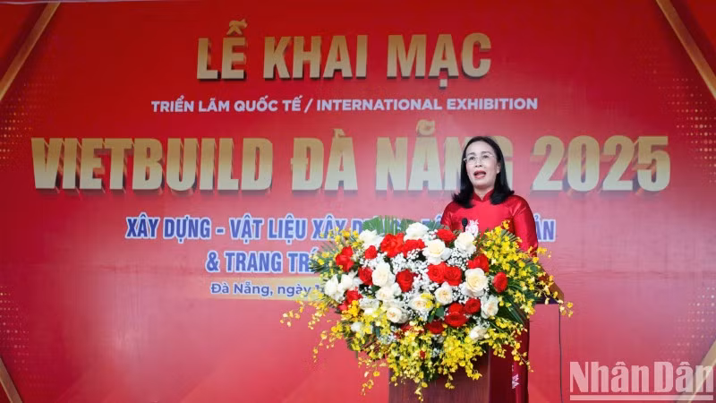 Phó Chủ tịch Ủy ban nhân dân thành phố Đà Nẵng Nguyễn Thị Anh Thi phát biểu.