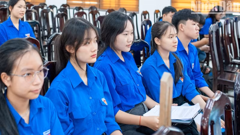 Đoàn viên thanh niên tham gia chương trình. Đoàn viên thanh niên tham gia chương trình.
