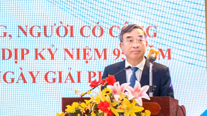Chủ tịch Ủy ban nhân dân thành phố Đà Nẵng Lê Trung Chinh phát biểu.