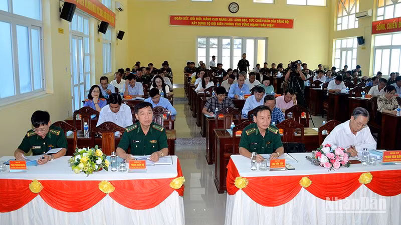 Các đại biểu tham dự Hội nghị sơ kết 5 năm Ngày Biên phòng toàn dân tỉnh Bình Thuận. Các đại biểu tham dự Hội nghị sơ kết 5 năm Ngày Biên phòng toàn dân tỉnh Bình Thuận.