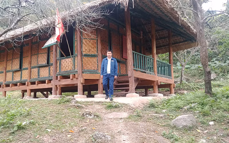 Di tích nơi ở, làm việc của Tổng Bí thư Trường Chinh ở đồi Nà Mòn, thuộc quần thể ATK Ðịnh Hóa, tỉnh Thái Nguyên chưa được cấp sổ đỏ. Di tích nơi ở, làm việc của Tổng Bí thư Trường Chinh ở đồi Nà Mòn, thuộc quần thể ATK Ðịnh Hóa, tỉnh Thái Nguyên chưa được cấp sổ đỏ.