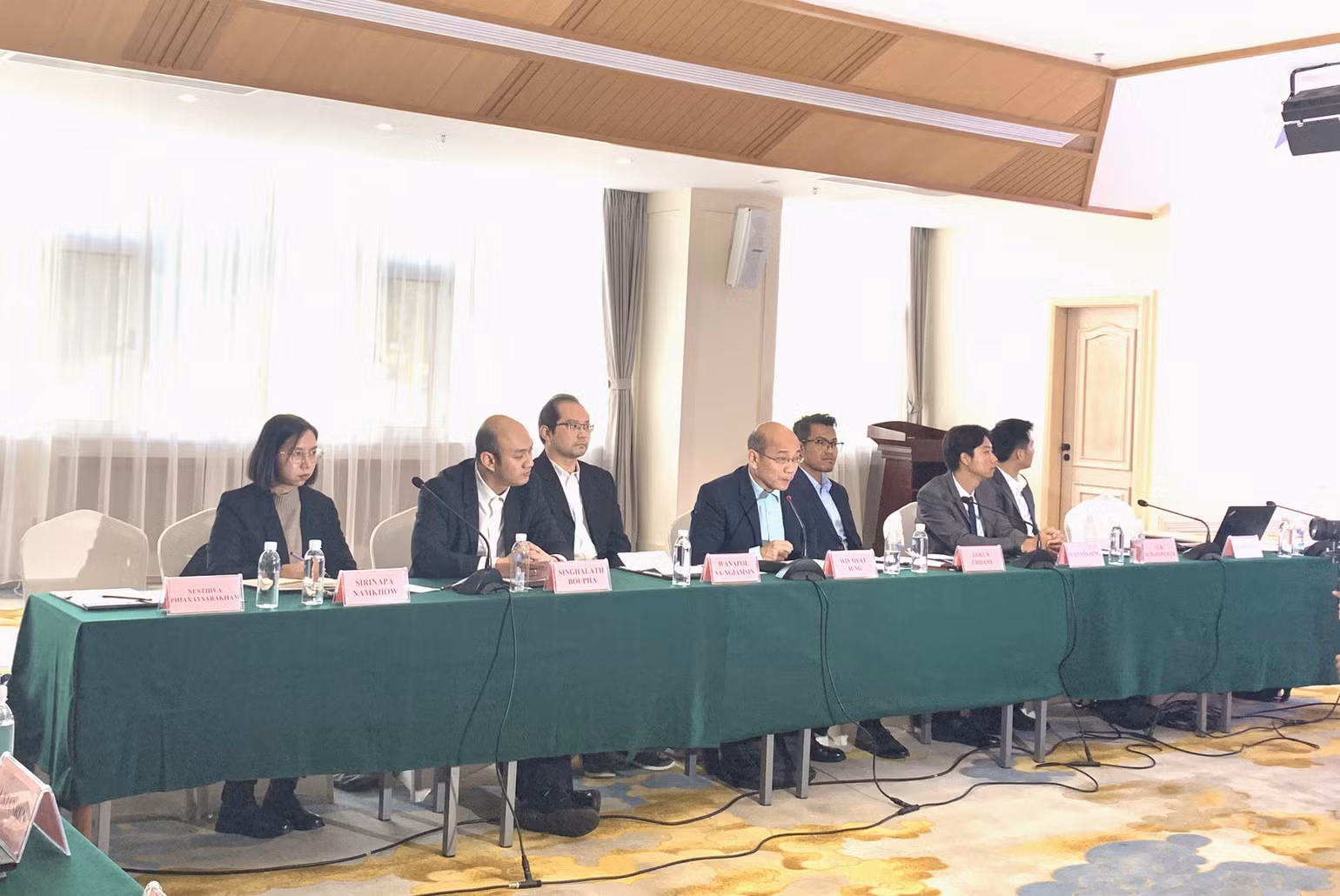 Đại diện Đại sứ quán các nước tại Hội thảo. Đại diện Đại sứ quán các nước tại Hội thảo.
