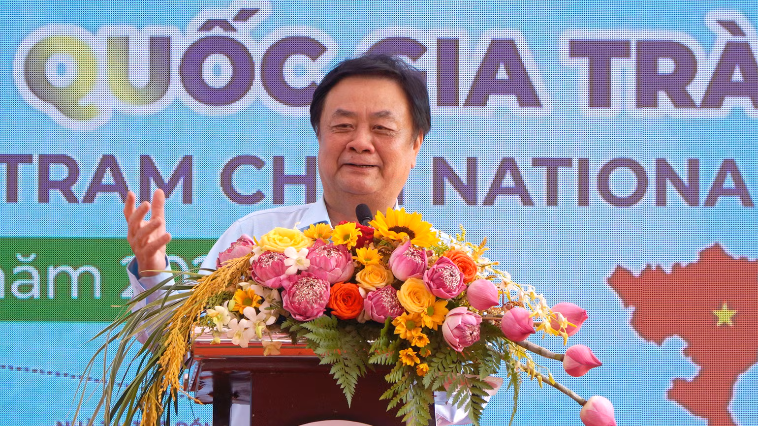 Đồng chí Lê Minh Hoan, Phó Chủ tịch Quốc hội phát biểu tại chương trình tiếp nhận sếu đầu đỏ tại Vườn quốc gia Tràm Chim. (Ảnh: HỮU NGHĨA)