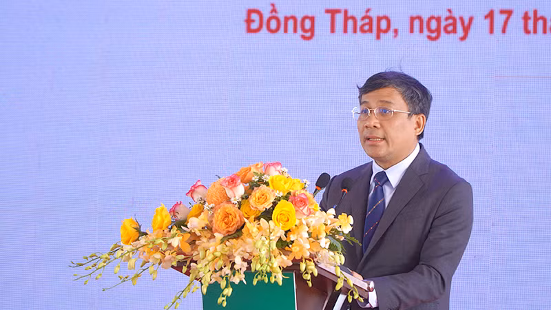 Thứ trưởng Thường trực Ngoại giao Nguyễn Minh Vũ phát biểu tại buổi lễ. (Ảnh: HỮU NGHĨA)