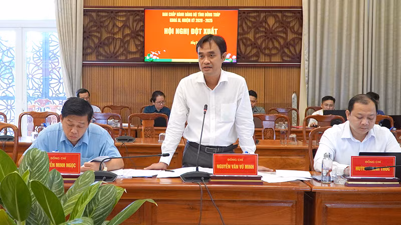 Đại biểu thảo luận tại hội nghị. (Ảnh: HỮU NGHĨA). Đại biểu thảo luận tại hội nghị. (Ảnh: HỮU NGHĨA).