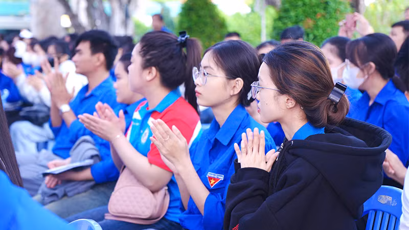 Hơn 300 đoàn viên, thanh niên tại Ngày hội khoa học, công nghệ, đổi mới sáng tạo và chuyển đổi số tỉnh Đồng Tháp năm 2025. (Ảnh: HỮU NGHĨA) Hơn 300 đoàn viên, thanh niên tại Ngày hội khoa học, công nghệ, đổi mới sáng tạo và chuyển đổi số tỉnh Đồng Tháp năm 2025. (Ảnh: HỮU NGHĨA)