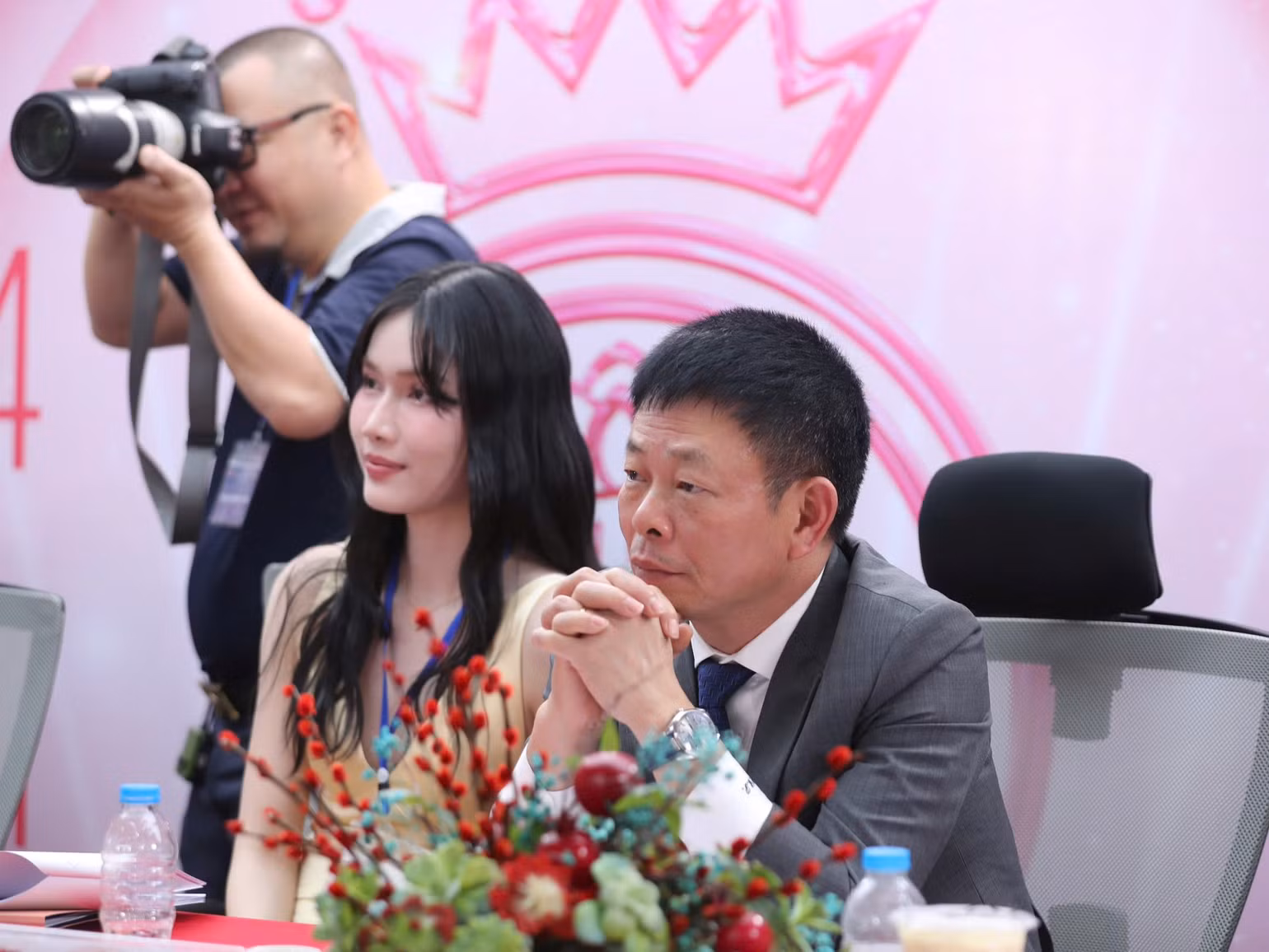 Nhà báo Phùng Công Sưởng - Tổng Biên tập Báo Tiền phong cho biết: “Ban tổ chức trân trọng từng đóng góp, từng khoảnh khắc tỏa sáng mà các thí sinh đã mang lại trong suốt vòng sơ khảo này. Dù kết quả ra sao, các bạn đã, đang và sẽ tiếp tục lan tỏa những thông điệp tích cực về sắc đẹp, trí tuệ và lòng nhân ái đến cộng đồng”.
