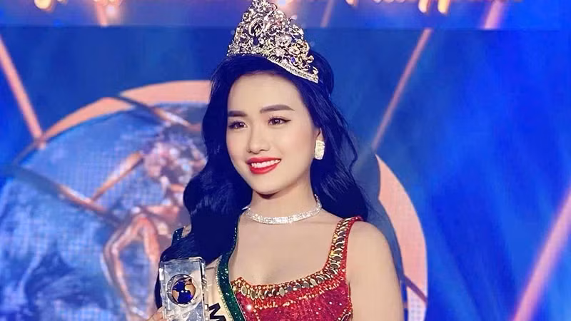 Ngoài ngôi vị cao nhất, người đẹp Vũ Thị Hoa còn giành thêm hai giải phụ khác là Người đẹp tri thức và Người đẹp có trang phục dạ hội đẹp nhất.