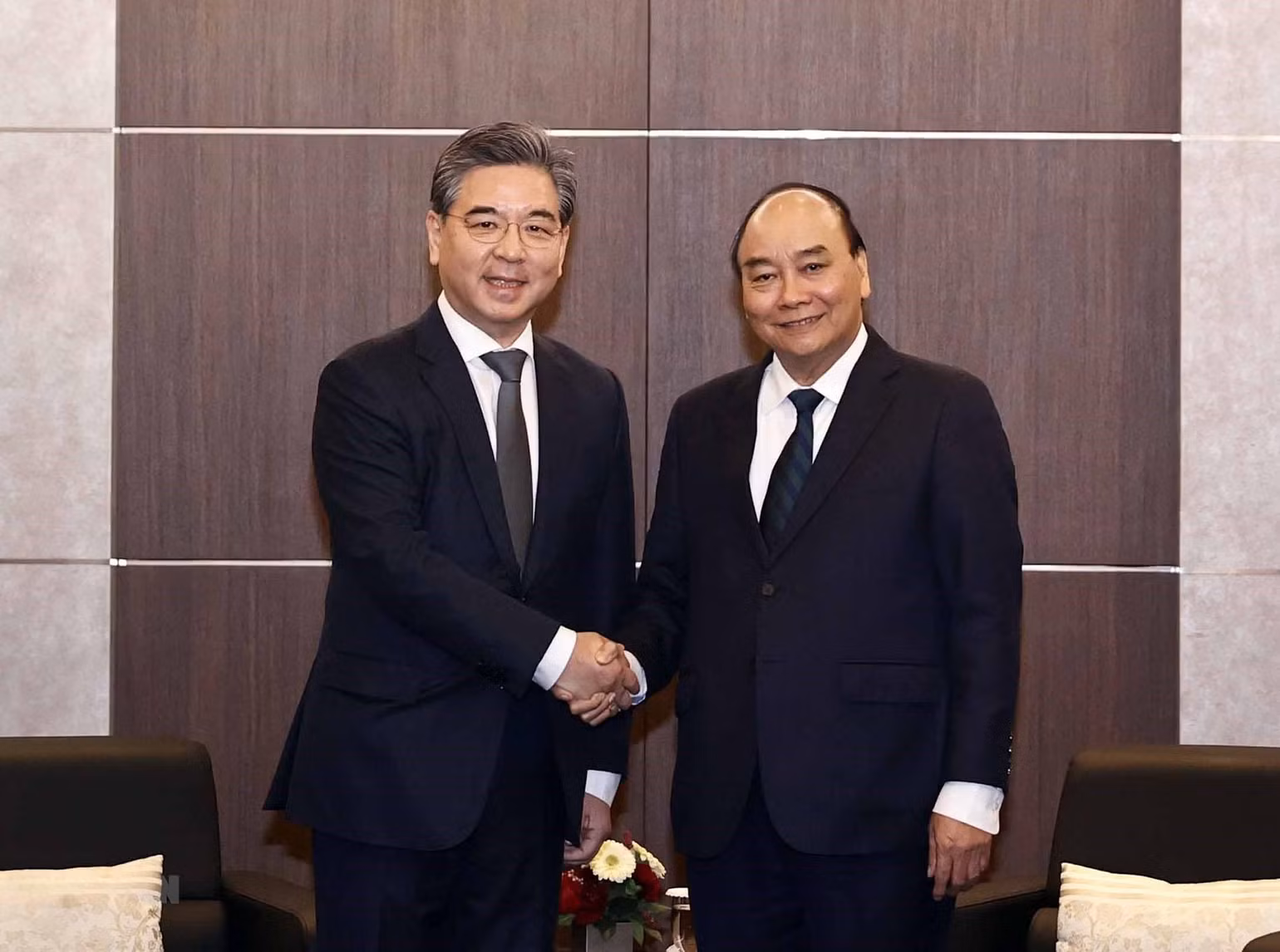 Chủ tịch nước Nguyễn Xuân Phúc tiếp ông Jae Hoon Chang, Chủ tịch, kiêm Tổng Giám đốc Tập đoàn Hyundai Motor. (Ảnh: TTXVN)