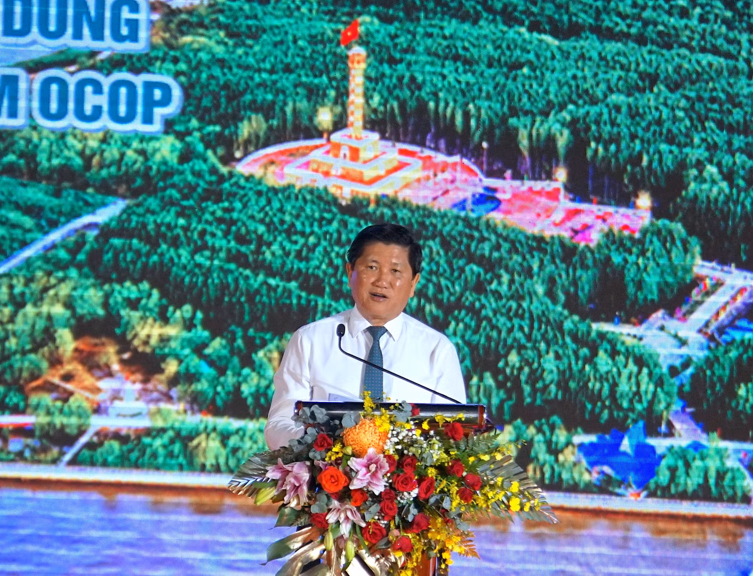 Phó Chủ tịch Ủy ban nhân dân tỉnh, Trưởng Ban Tổ chức “Ngày hội Cua Cà Mau lần thứ I năm 2022” Lê Văn Sử phát biểu khai mạc ngày hội. Phó Chủ tịch Ủy ban nhân dân tỉnh, Trưởng Ban Tổ chức “Ngày hội Cua Cà Mau lần thứ I năm 2022” Lê Văn Sử phát biểu khai mạc ngày hội.