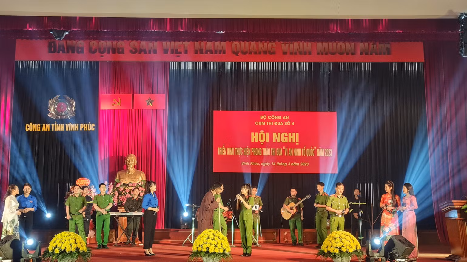 Tiết mục văn nghệ của Công an Vĩnh Phúc.
