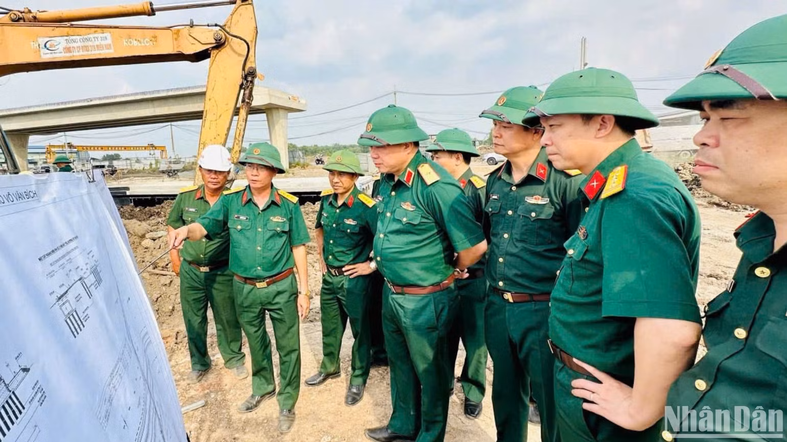 Thiếu tướng Nguyễn Hữu Ngọc - Tư lệnh Binh đoàn 12 kiểm tra đôn đốc tại công trường Hoài Nhơn-Quy Nhơn. Thiếu tướng Nguyễn Hữu Ngọc - Tư lệnh Binh đoàn 12 kiểm tra đôn đốc tại công trường Hoài Nhơn-Quy Nhơn.