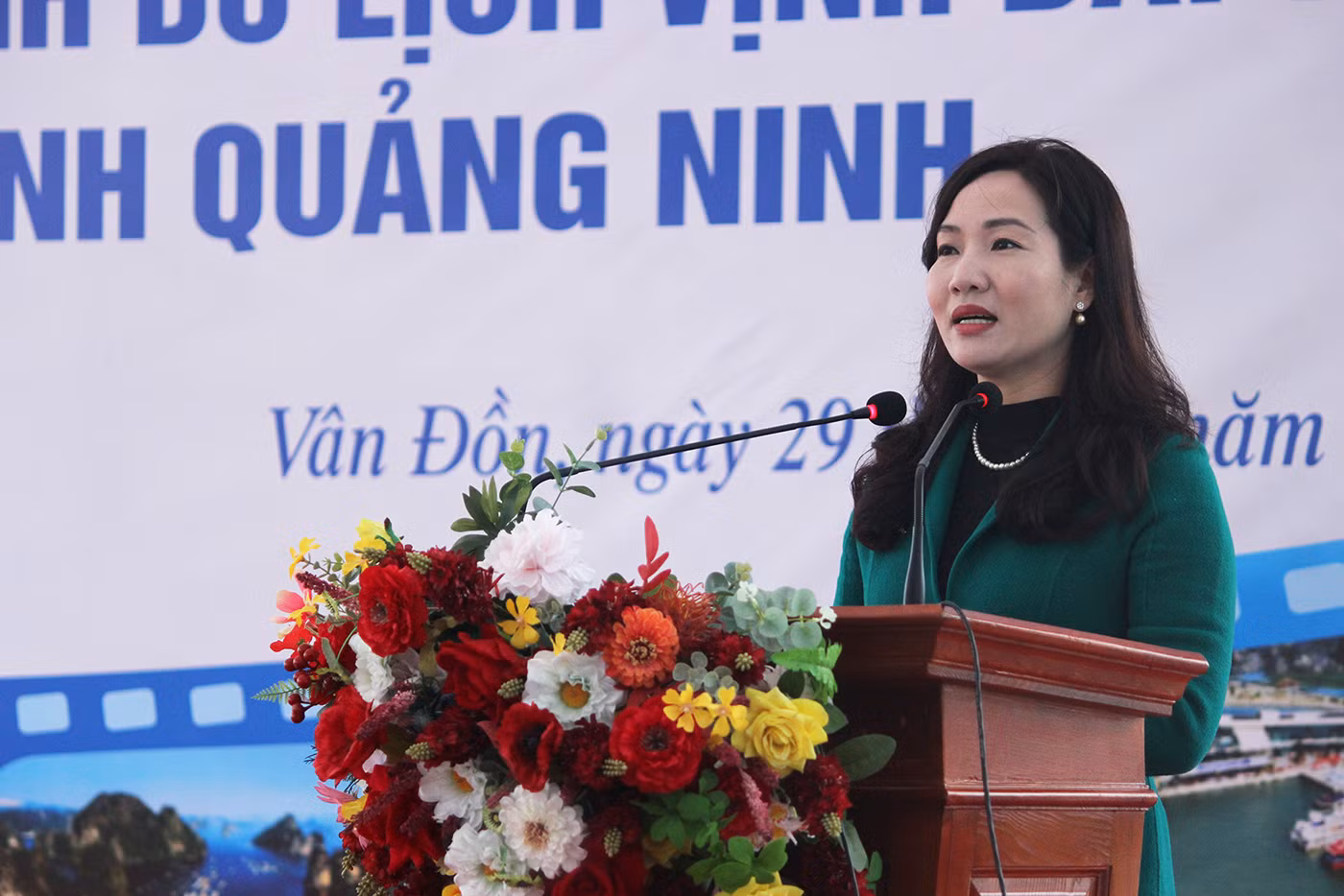 Phó Chủ tịch Ủy ban nhân dân tỉnh Quảng Ninh Nguyễn Thị Hạnh phát biểu tại lễ khai trương.