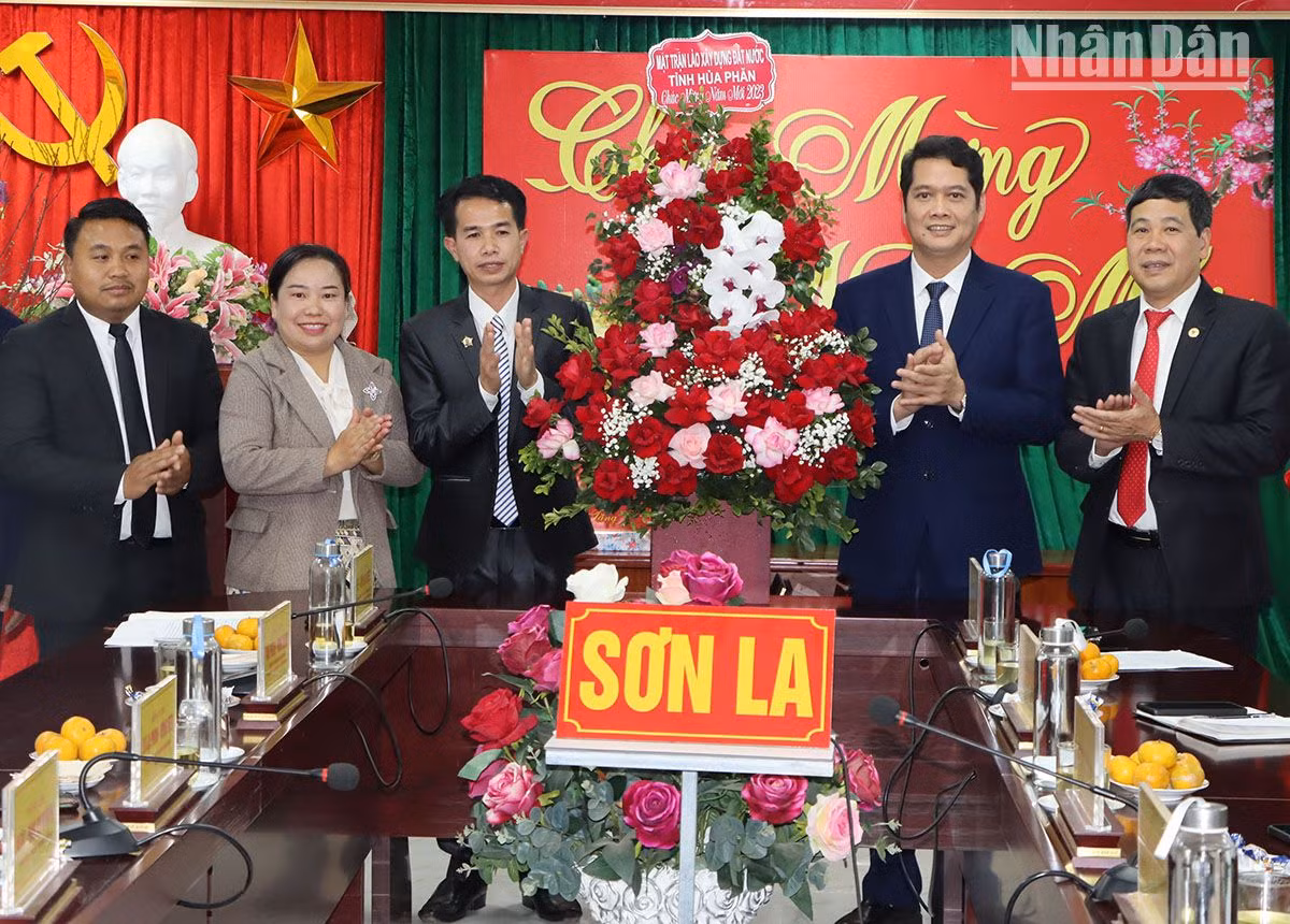 Mặt trận Lào xây dựng đất nước tỉnh Houaphanh thăm, chúc tết Ủy ban Mặt trận Tổ quốc Việt Nam tỉnh Sơn La. Mặt trận Lào xây dựng đất nước tỉnh Houaphanh thăm, chúc tết Ủy ban Mặt trận Tổ quốc Việt Nam tỉnh Sơn La.