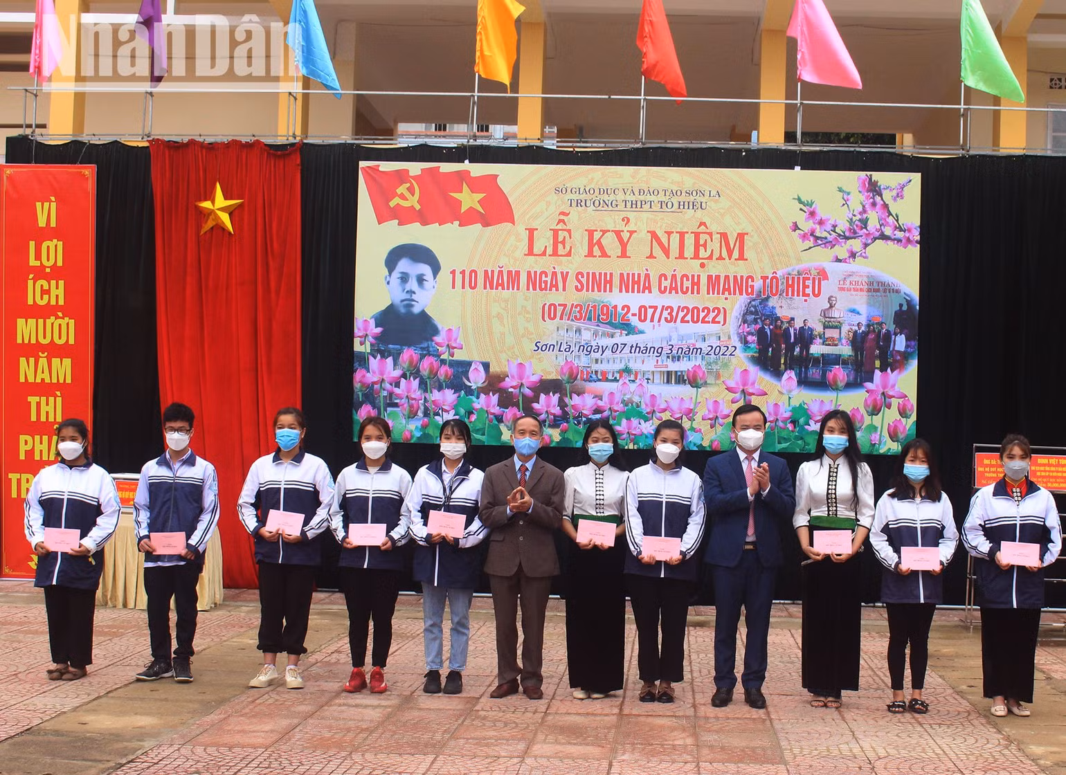 "Quỹ học bổng Tô Hiệu" đã trao học bổng cho hơn 2.000 học sinh, sinh viên hiếu học, vượt khó, học sinh khuyết tật, mồ côi, bị ảnh hưởng chất độc màu da cam.