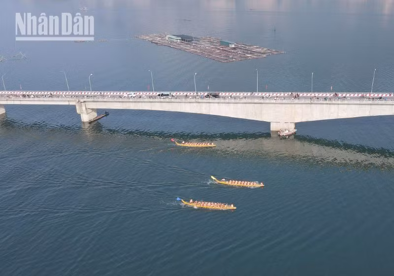Sôi động tuần văn hóa, thể thao và du lịch trên sông Đà ảnh 3 Sôi động tuần văn hóa, thể thao và du lịch trên sông Đà ảnh 3