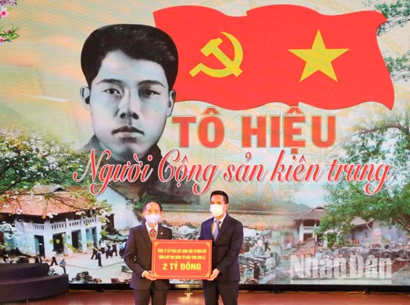 Trong những năm qua, tỉnh Sơn La đã tổ chức được nhiều hoạt động, sự kiện đón nhận được sự đóng góp, ủng hộ của các tổ chức, cá nhân cho Quỹ học bổng Tô Hiệu. Trong những năm qua, tỉnh Sơn La đã tổ chức được nhiều hoạt động, sự kiện đón nhận được sự đóng góp, ủng hộ của các tổ chức, cá nhân cho Quỹ học bổng Tô Hiệu.