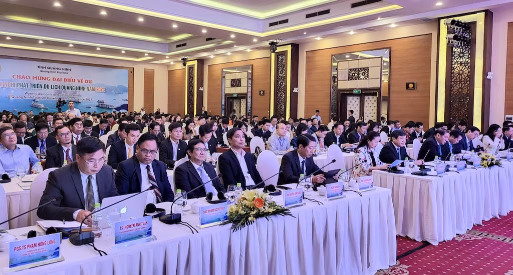 Các đại biểu dự hội nghị.