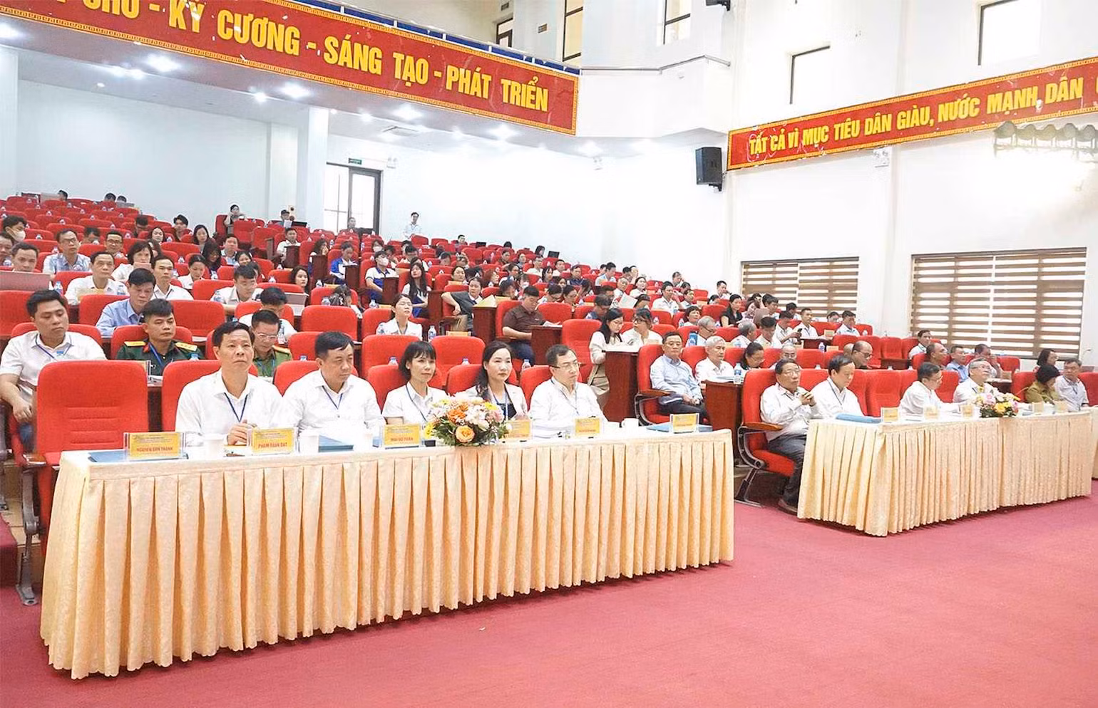 Các đại biểu tham dự hội thảo. Các đại biểu tham dự hội thảo.