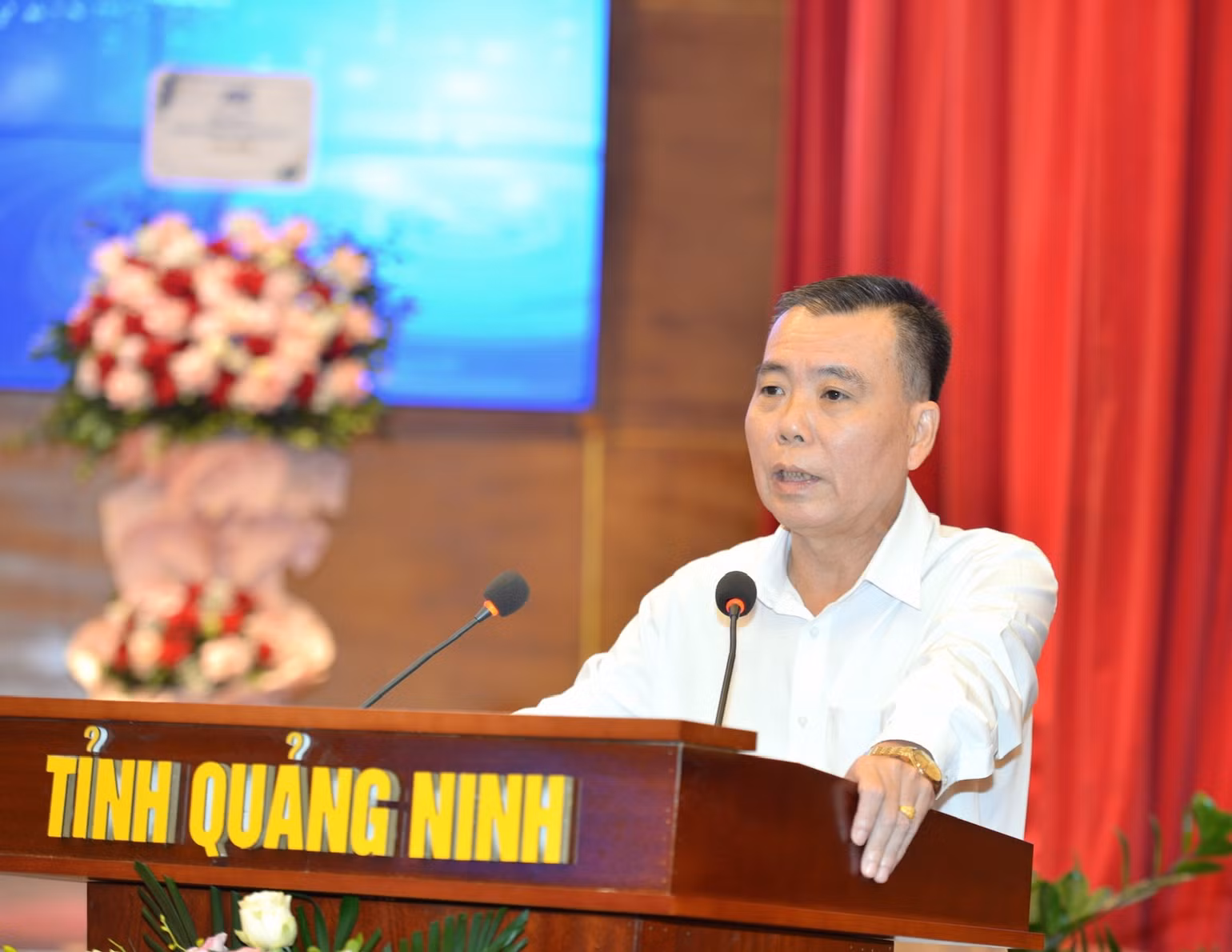 Phó Tổng Biên tập Báo Phú Thọ Đặng Tiến Dũng tham luận tại hội thảo. Phó Tổng Biên tập Báo Phú Thọ Đặng Tiến Dũng tham luận tại hội thảo.