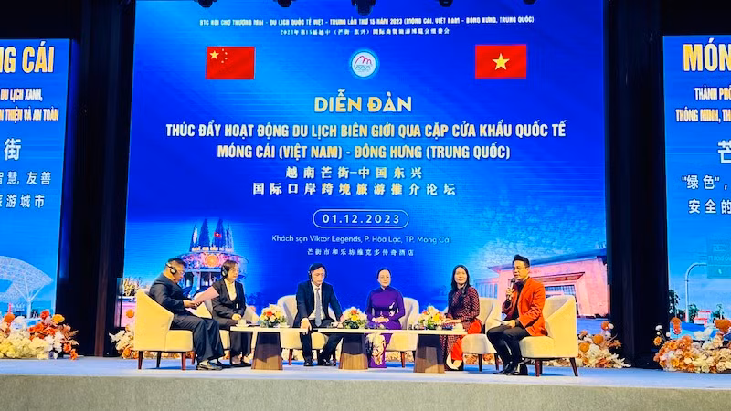 Đại biểu của 2 nước tham gia toạ đàm tại Diễn đàn. Đại biểu của 2 nước tham gia toạ đàm tại Diễn đàn.