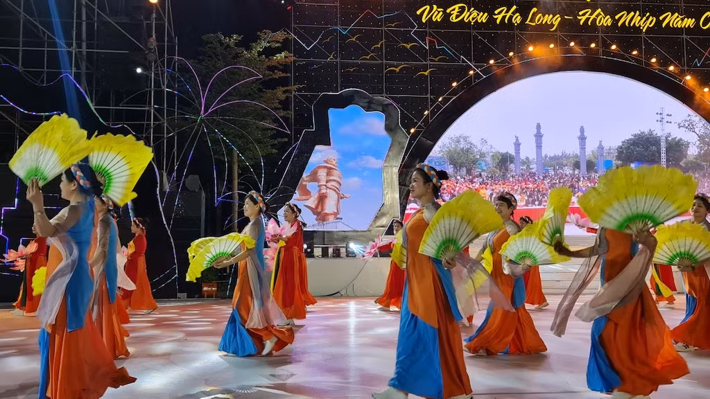 Lễ hội Carnaval Hạ Long 2023 là sản phẩm du lịch ấn tượng đối với du khách khi đến với Hạ Long, Quảng Ninh.
