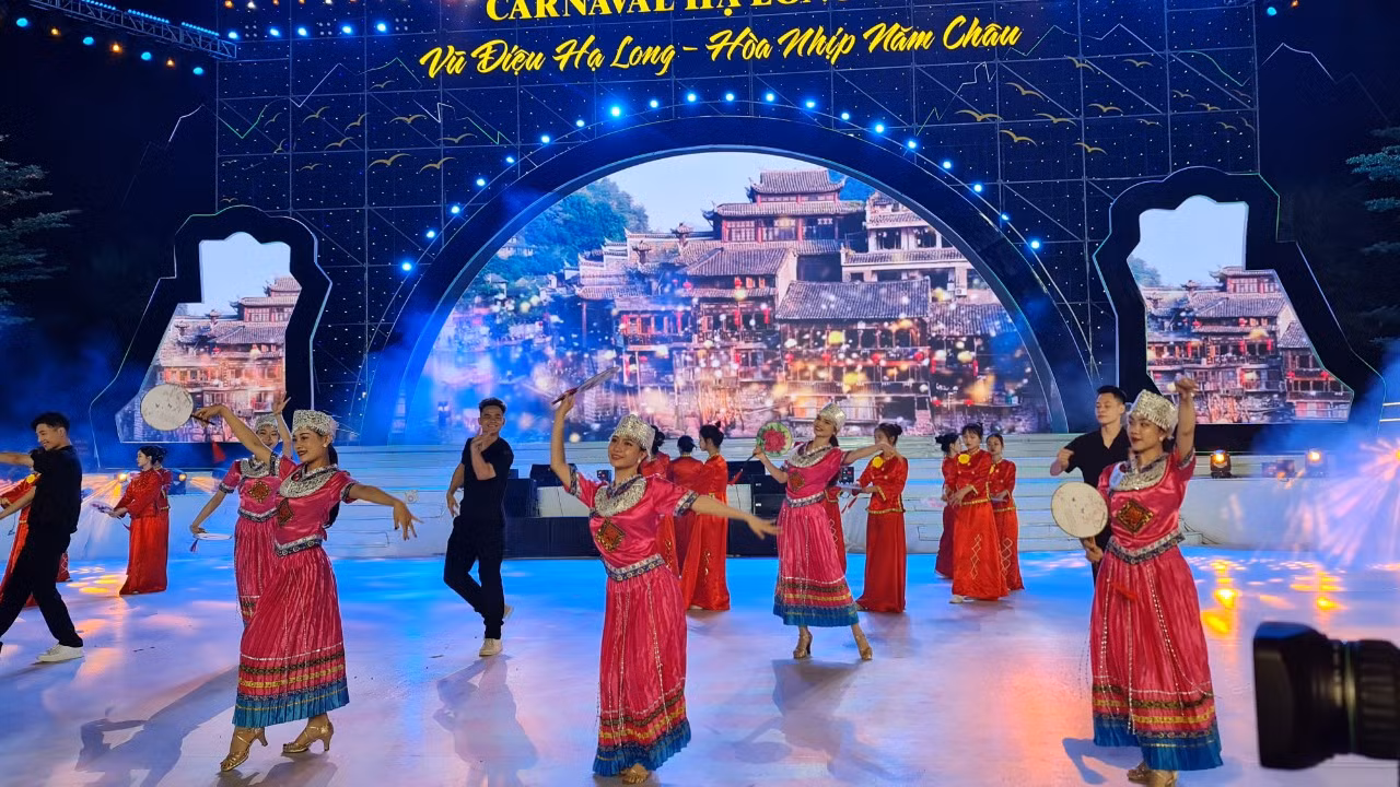 Chương trình nghệ thuật đặc sắc tại Carnaval Hạ Long 2023. Chương trình nghệ thuật đặc sắc tại Carnaval Hạ Long 2023.