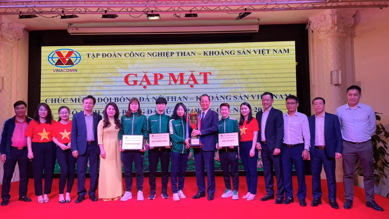 TKV thưởng Đội tuyển bóng đá nữ Than-Khoáng sản Việt Nam 520 triệu đồng ảnh 1