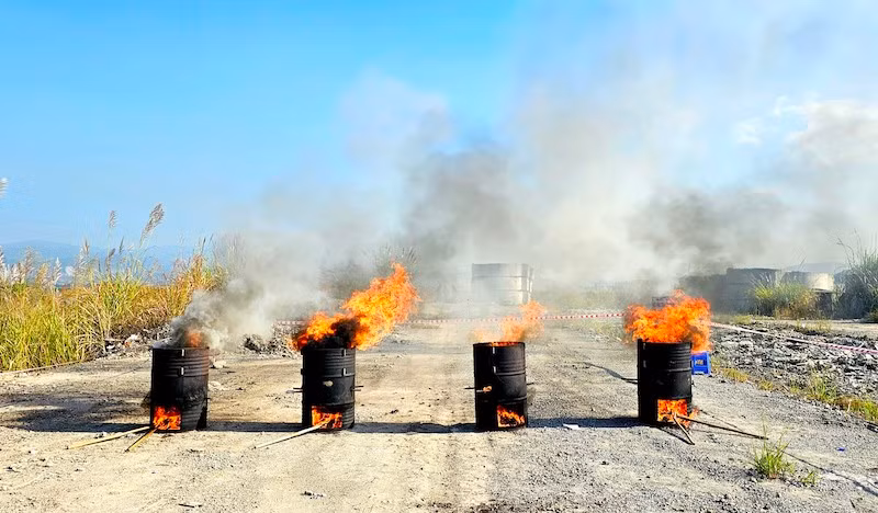 Toàn bộ vật chứng của 2 vụ án mua bán trái phép chất ma túy được tiêu hủy đúng quy định.