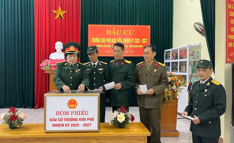 Cử tri toàn tỉnh Quảng Ninh đồng loạt tiến hành bầu cử trưởng thôn, bản, khu phố nhiệm kỳ 2025-2027. Cử tri toàn tỉnh Quảng Ninh đồng loạt tiến hành bầu cử trưởng thôn, bản, khu phố nhiệm kỳ 2025-2027.