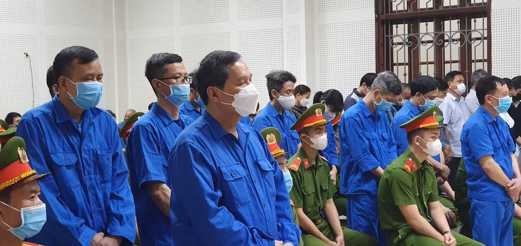 Cựu Chủ tịch Ủy ban nhân dân thành phố Hạ Long Phạm Hồng Hà (người thứ 2 từ trái qua phải). Cựu Chủ tịch Ủy ban nhân dân thành phố Hạ Long Phạm Hồng Hà (người thứ 2 từ trái qua phải).