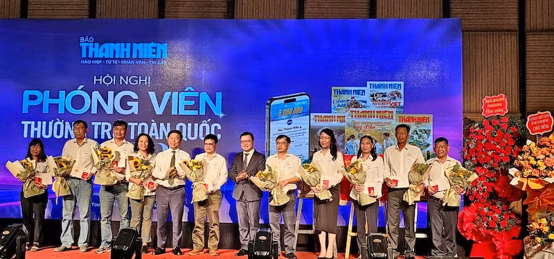 Hội Nhà báo Việt Nam tặng Kỷ niệm chương "Vì sự nghiệp Báo chí" cho các cán bộ, phóng viên Báo Thanh Niên. Hội Nhà báo Việt Nam tặng Kỷ niệm chương "Vì sự nghiệp Báo chí" cho các cán bộ, phóng viên Báo Thanh Niên.