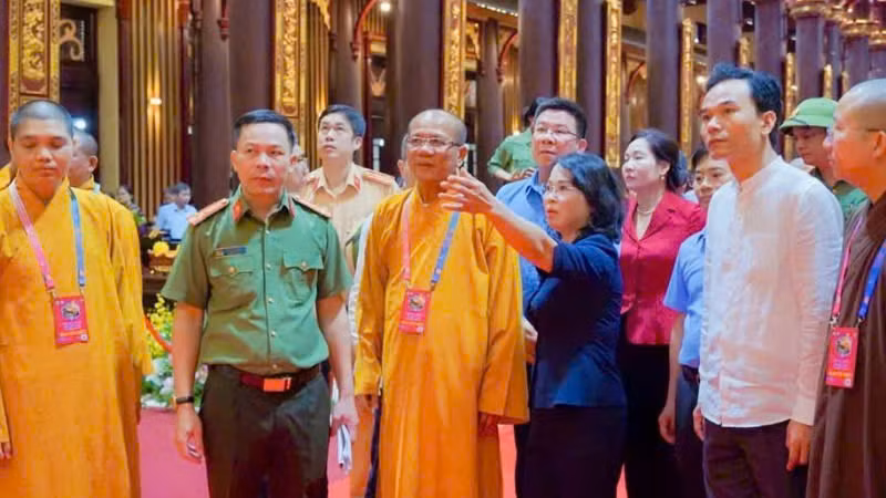Công tác bảo đảm an toàn cho tăng ni, Phật tử, nhân dân và du khách thập phương được tỉnh Quảng Ninh đặt lên hàng đầu. Công tác bảo đảm an toàn cho tăng ni, Phật tử, nhân dân và du khách thập phương được tỉnh Quảng Ninh đặt lên hàng đầu.