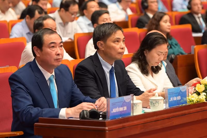 Các đại biểu tham dự hội nghị.