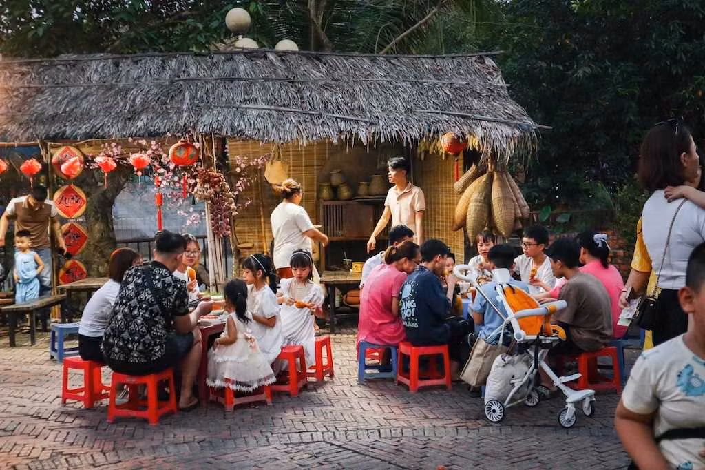 Khu du lịch Quảng Ninh Gate Đông Triều một lượng du khách lớn đến trải nghiệm trong dịp nghỉ lễ 30/4 và 1/5.
