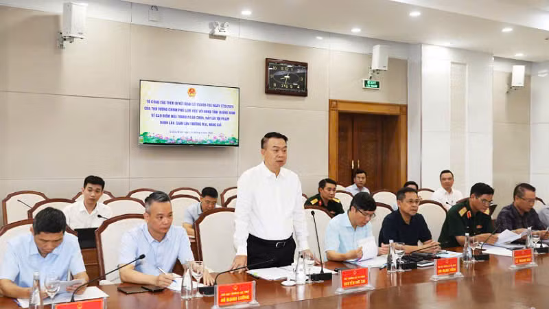Thứ trưởng Tài chính Nguyễn Đức Chi, Phó Tổ trưởng Tổ công tác 950 của Chính phủ, kết luận tại buổi làm việc. Thứ trưởng Tài chính Nguyễn Đức Chi, Phó Tổ trưởng Tổ công tác 950 của Chính phủ, kết luận tại buổi làm việc.