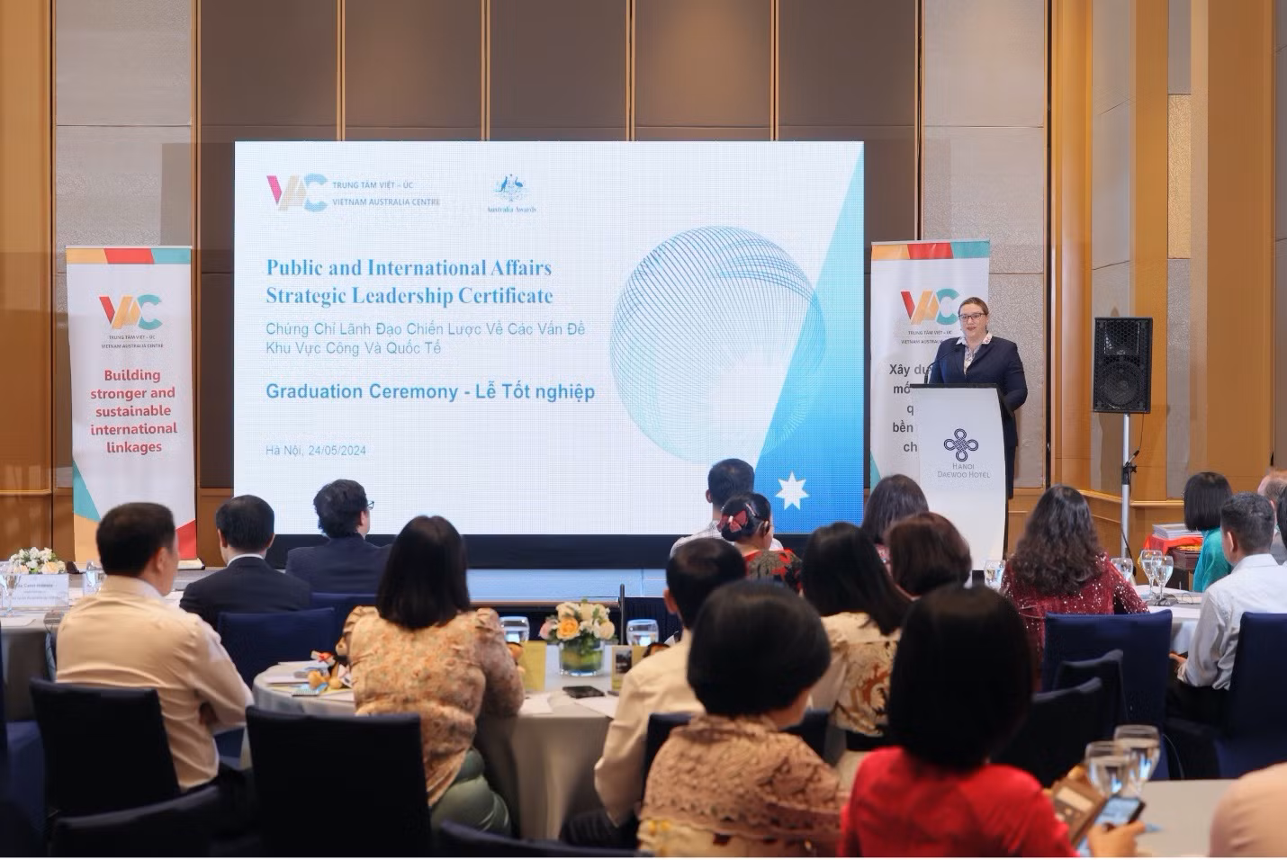 Đại diện Đại sứ quán Australia, bà Carol Holmes, Quyền Phó Đại sứ phát biểu. Đại diện Đại sứ quán Australia, bà Carol Holmes, Quyền Phó Đại sứ phát biểu.
